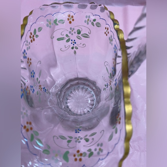 VTG HAND PAINTED GLASS BASKET WITH GLASS HANDLE AND STARBURST BOTTOM - Picture 8 of 10